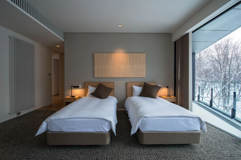65521c4c02f93 Kozue Three bedroom Mt Yotei Panorama Penthouse Bedroom 2