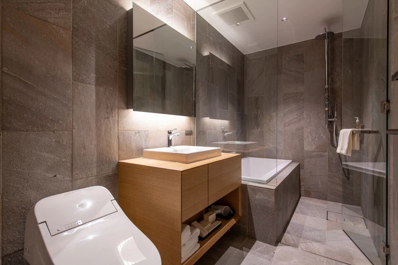 6552265eedadb Intuition Niseko 5 Bedroom Ski Side Penthouse Bathroom