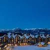 6572ff0485294 Glacier Mountain Lodge At Night