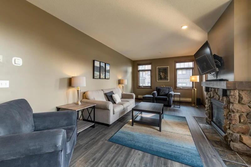 65730141ae8eb Glacier Mountain Lodge 2 Bedroom Suite Den Living Room