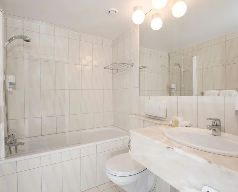 65d343df4ac71 Dr Holms Family Bathroom