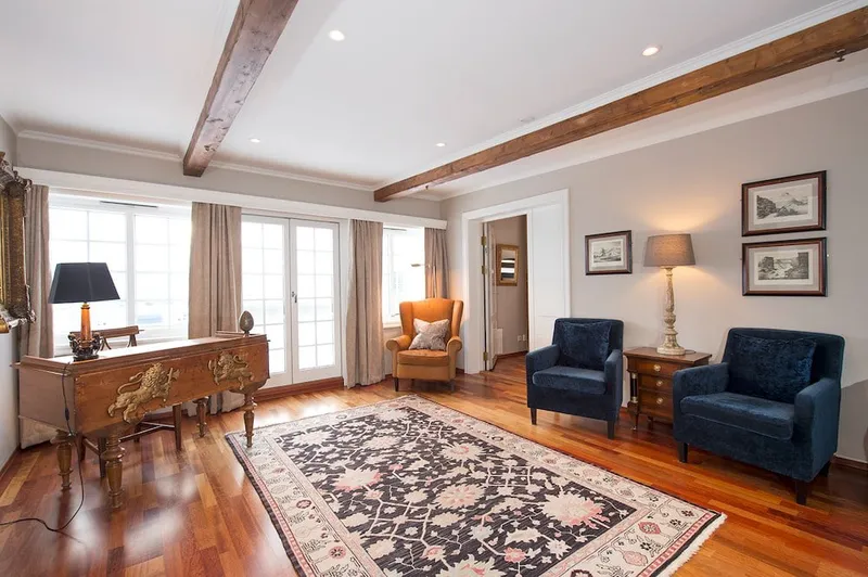 65d3473b476fb Dr Holms Suite