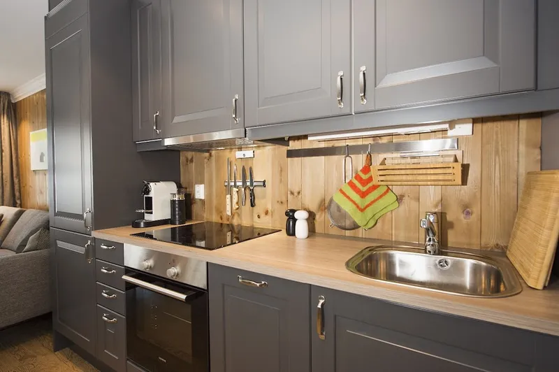 65d34a190313b Dr Holms Apartments Kitchen