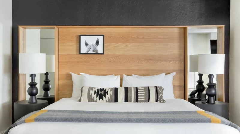 65d476b7d7927 Rambler Room