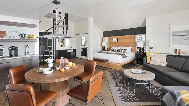 65d483435a6e3 Adventure Loft Suite