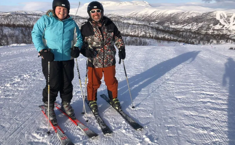 Couple skiing in Geilo, Norway - Matt Mandelbaum - March 2023