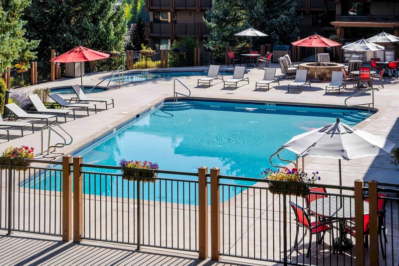 65e89f7e59ed1 Stonebridge Inn pool