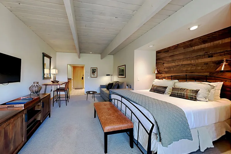 65e9b1622cdde Timberline Condos Studio Entrance View