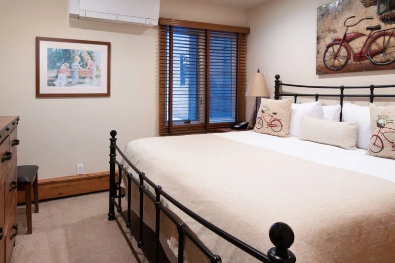 65e9f47ebe3c1 The Gant Standard Condo Bedroom Example 1