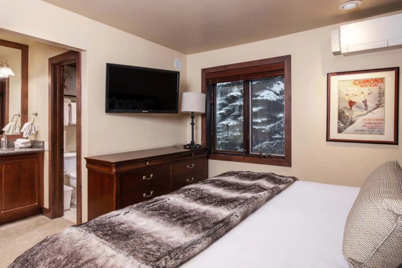 65e9f68002bf6 The Gant Deluxe Condo Bedroom Example 2