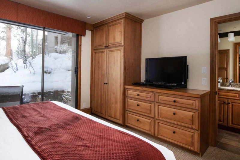 65e9f6806a1d7 The Gant Deluxe Condo Bedroom Example 1