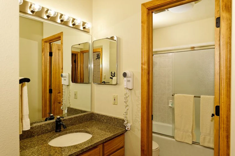 65f9b2f69babb2 Bed Standard Crestwood Condominiums
