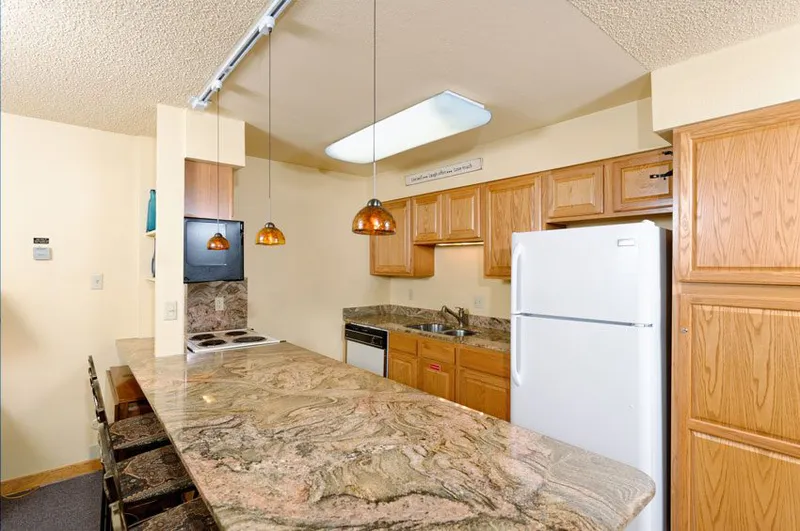 65f9b2f778aab2 Bed Standard Kitchen Crestwood Condominiums