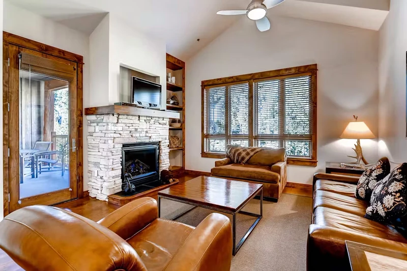 65f9cb928a95b2 bed living area 2 Blue Sky