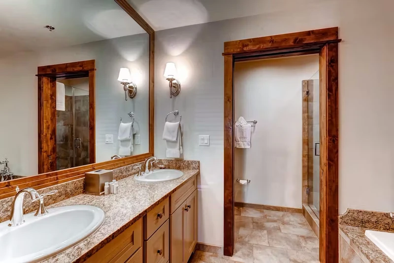 65f9cb93c93512 bed bathroom Blue Sky