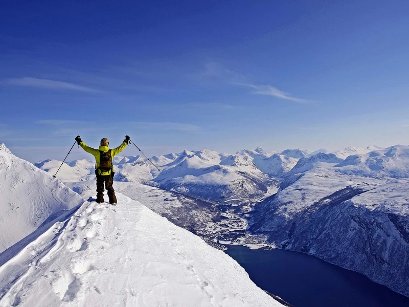 Guided ski touring in Narvik, Norway © visitnarvik.com - Jan Andre Jansen