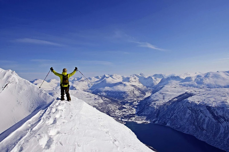 Guided ski touring in Narvik, Norway © visitnarvik.com - Jan Andre Jansen