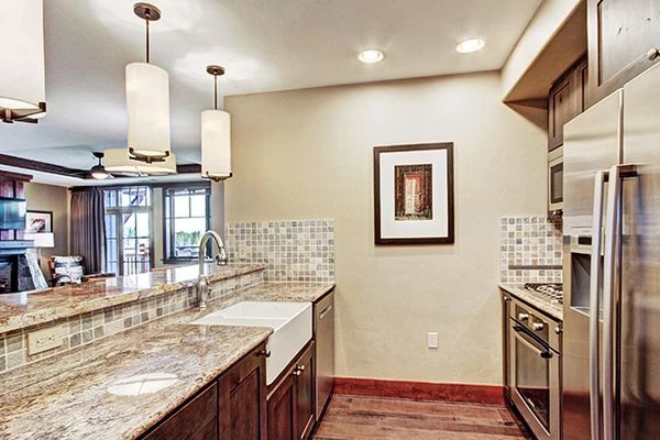 660eaaea10faa1 Bed Condo kitchen One Ski Hill Place Breckenridge USA