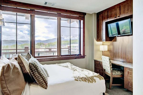 660eab2bdb4f62 3 Bed Condo bedroom One Ski Hill Place Breckenridge USA