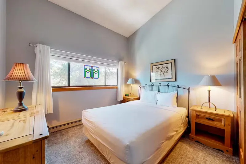 660ece20bb39f2 Bed Bedroom 2 Pine Ridge Condos Breckenridge USA