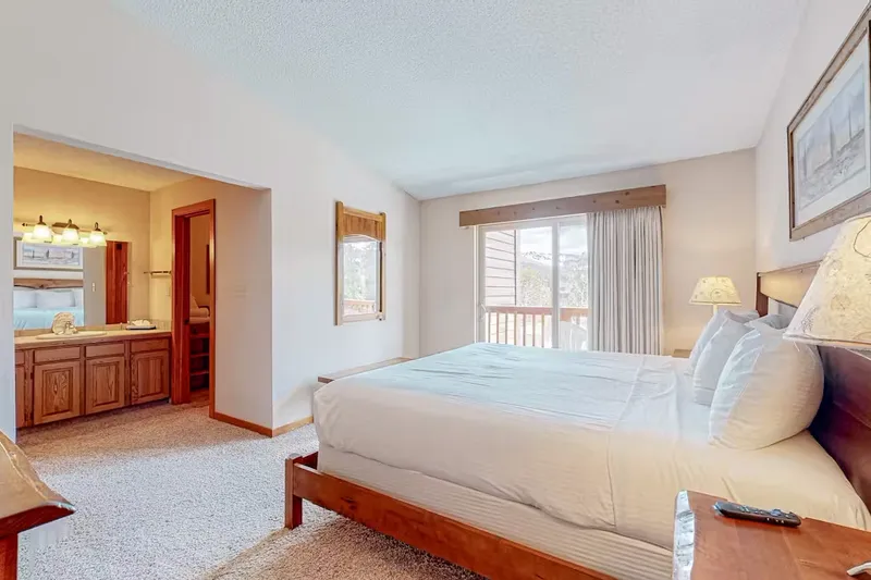 660ece24ada612 Bed Bedroom Pine Ridge Condos Breckenridge USA