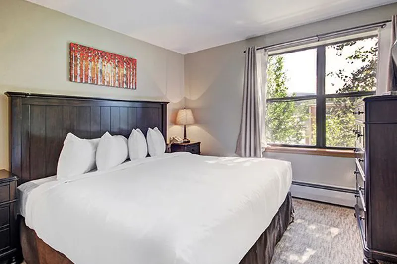 660ed1d18d0b3 Hotel Room Bedroom River Mountain Lodge Breckenridge USA