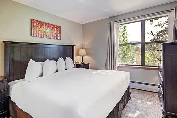 660ed1d18d0b3 Hotel Room Bedroom River Mountain Lodge Breckenridge USA