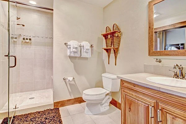 660fb981b87102 Bed Condo Bathroom Crystal Peak Lodge Breckenridge USA