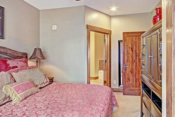 660fb982951862 Bed Condo Bedroom Crystal Peak Lodge Breckenridge USA
