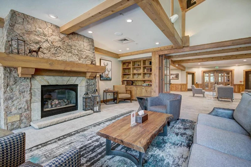 Mountain Thunder Lodge - Lobby Seating Area and Fireplace