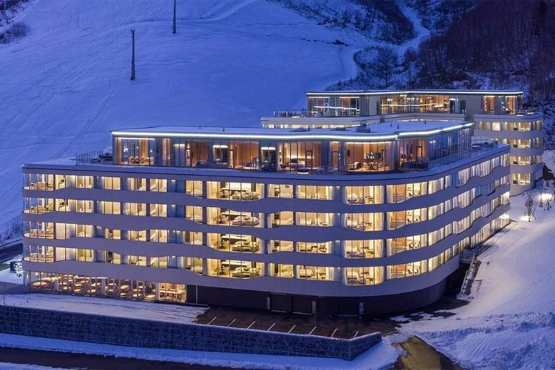 Skye Niseko - Exterior at Night