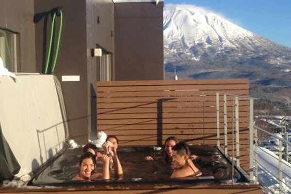 6610224b51d97 Yama Shizen Niseko Penthouse Hot Tub