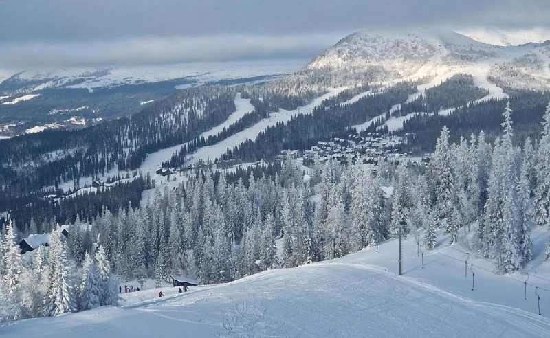 Ski Slope at Åre, Sweden - Linzi Coull, Feb 2024
