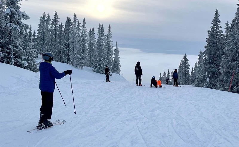 Skiers starting down a slope, Hafjell, Norway - Paul Jennings, February 2024
