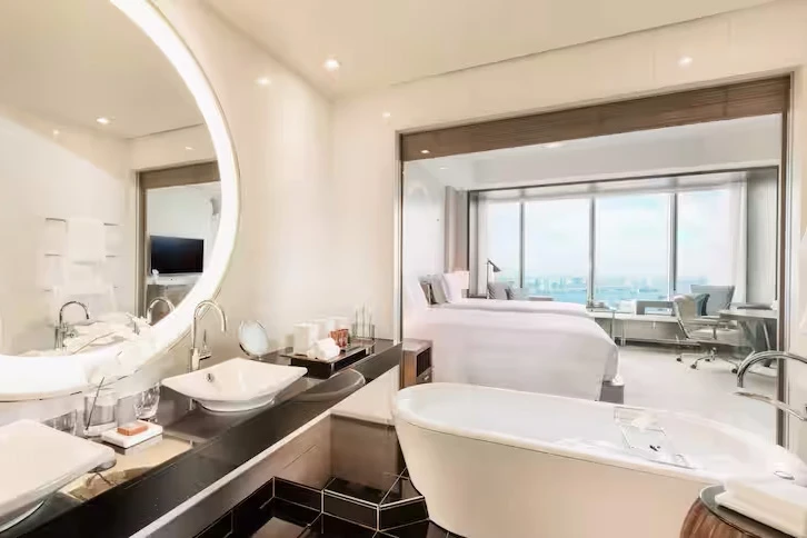 6620fd09c7519 Conrad Tokyo Japan Twin Room Bathroom Hilton