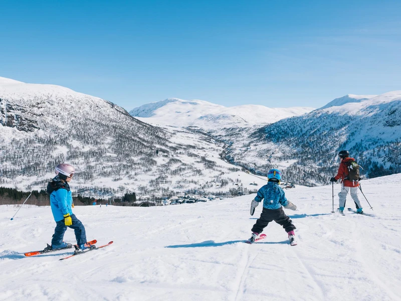 Myrkdalen Family Skiing © Chris Baldry