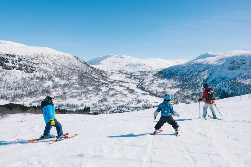 Myrkdalen Family Skiing © Chris Baldry