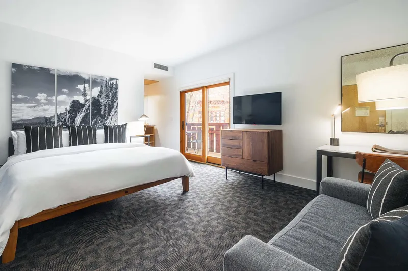 664f1ad83bca6 Gravity Haus Truckee Tahoe Powder Hound Bedroom Gravity Haus Hotels