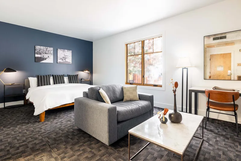 664f1ad8c6c9e Gravity Haus Truckee Tahoe Powder Hound Deluxe Room Gravity Haus Hotels