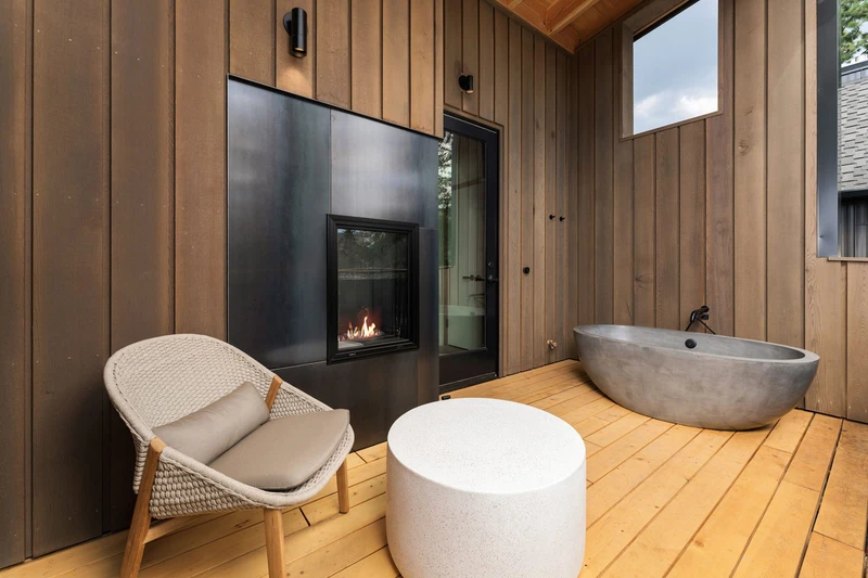 Desolation Hotel South Lake Tahoe - Townhome Deck Tub and Chair