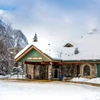 Lake Louise Inn - Exterior
