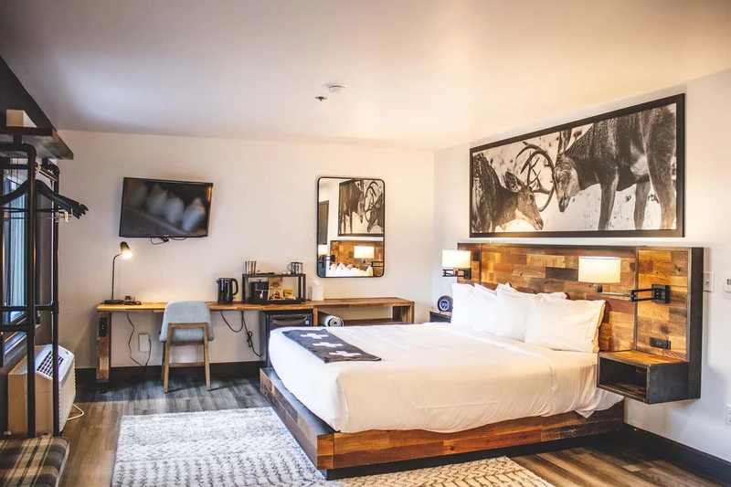 665f1b69b4794 Gravity Haus Breckenridge King Room