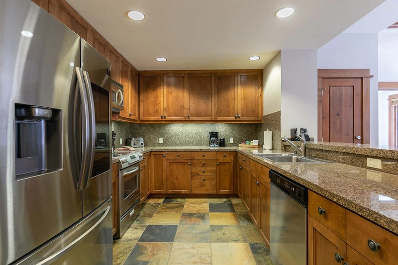 6660733cdd9a3 The Village at Northstar Iron Horse North 2 Bed Kitchen East West Hospitality