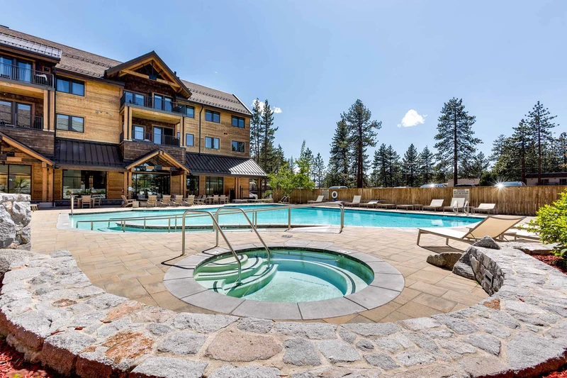 Zalanta Resort - Pool and Hot Tub
