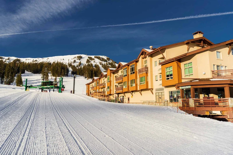 The Mountain Club Exterior in Winter © Vail Resorts