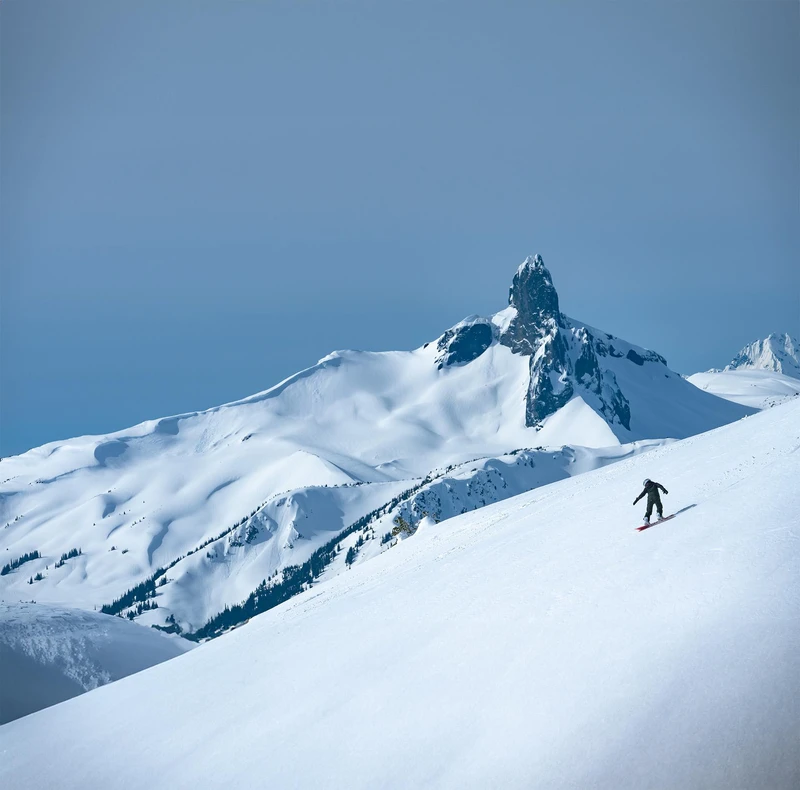 Whistler Snowboarder in front of the Black Tusk © Destination BC / Reuben Krabbe
