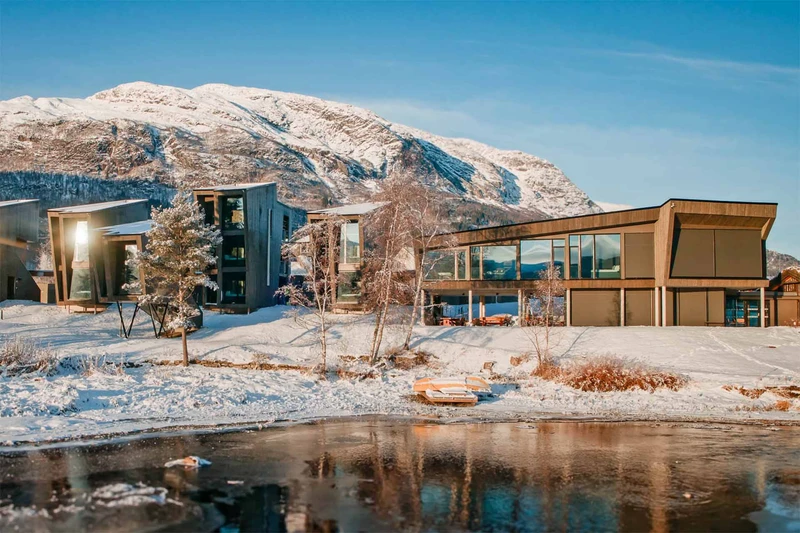 Elva Hotel & Restaurant, Voss - Exterior Close-Up in Winter © Voss Active