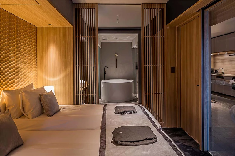 66a13aa6f08bb MUWA Niseko 2 Bedroom Suite Bedroom and Bath