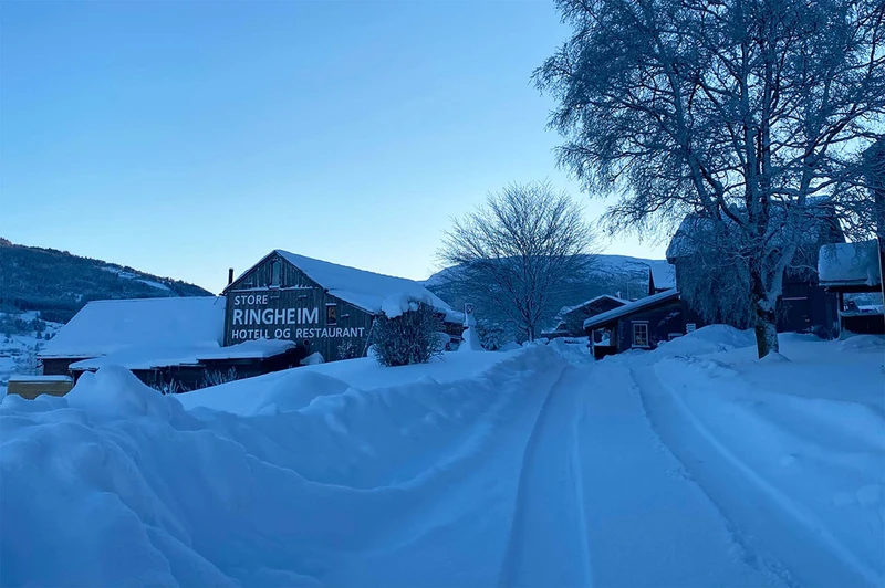 66a770f444724 Store Ringheim External Winter Sunset Design by Giske