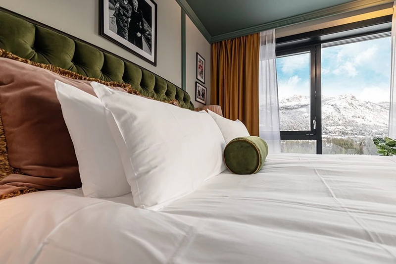 66bf28cb75d94 Fyri Resort Standard Double Mountain View Bed Close Up